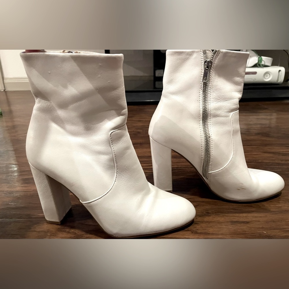 Steve Madden Editor White Booties